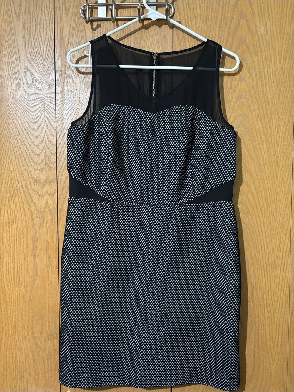 Kensie Black & White womens large sleeveless Mesh Yoke Sheath Dress